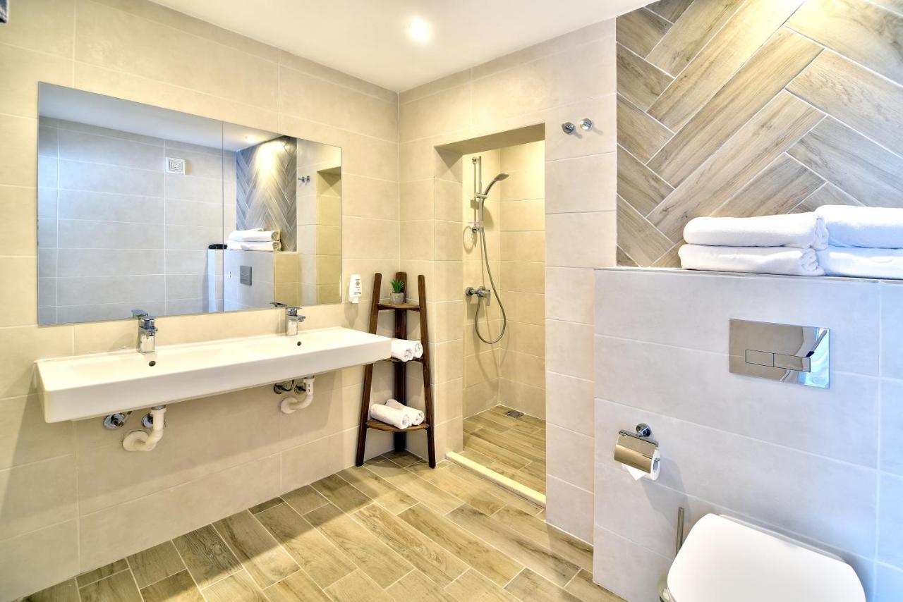Deluxe Family Suite