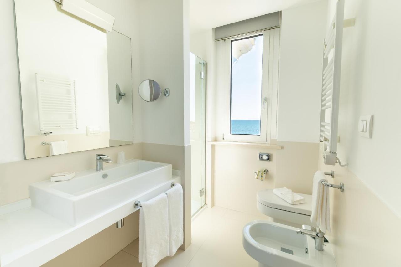 Suite with Balcony and Sea View