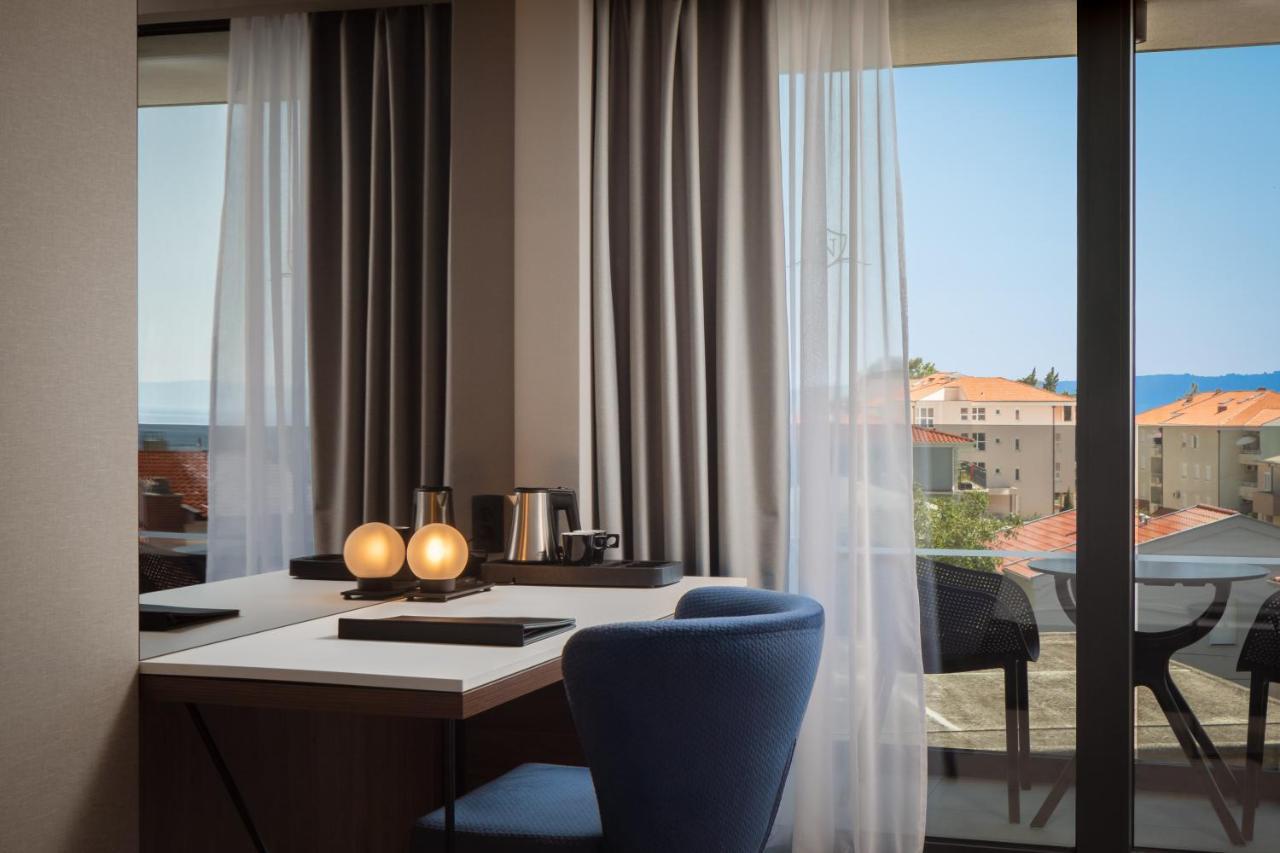 Doppel-/Zweibettzimmer mit Balkon