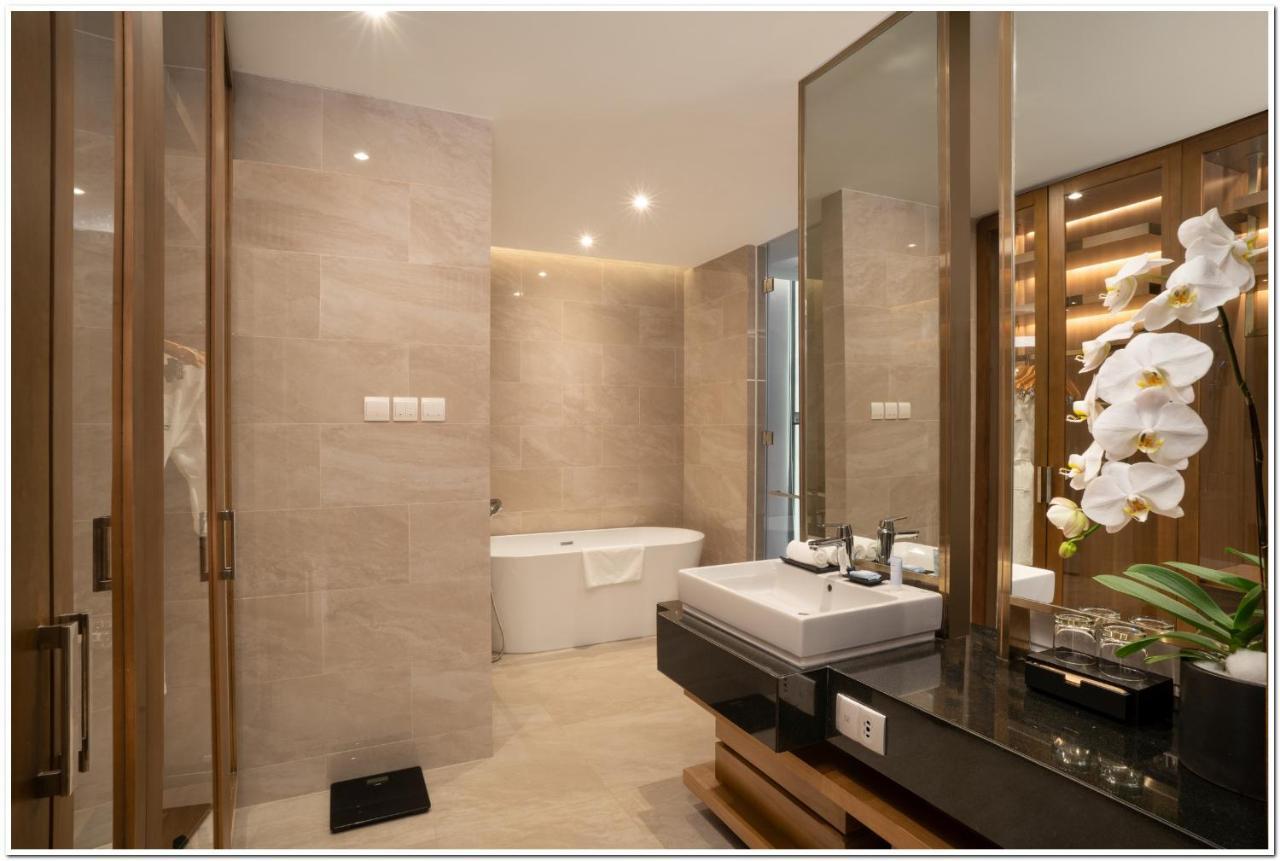 4 Bedrooms Family Corner Villa