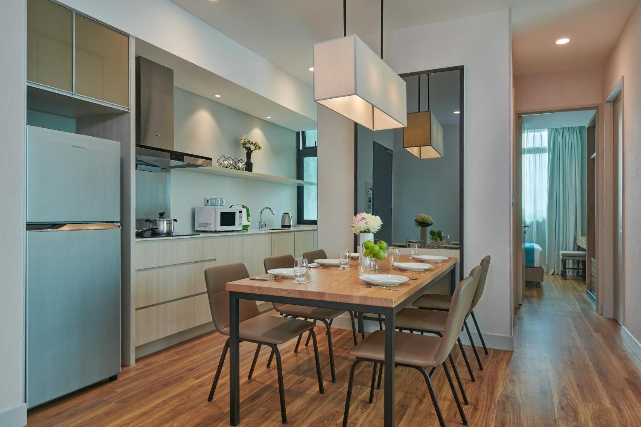 Superior Apartment with One Queen Bed and Two Single Beds