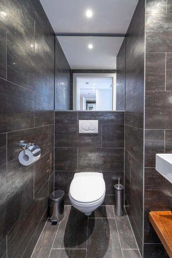 One-Bedroom Apartment with Balcony