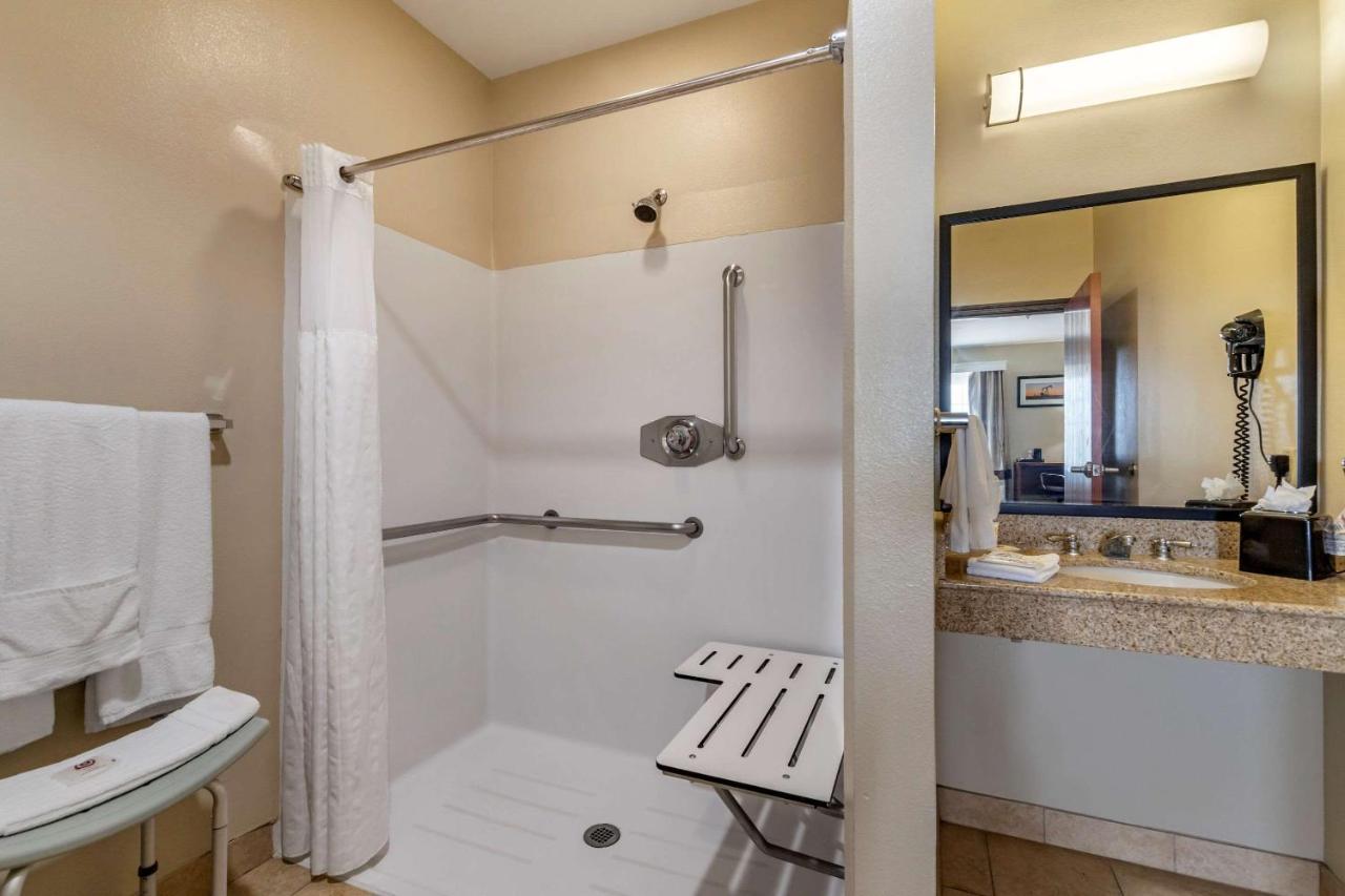 Queen Suite with Two Queen Beds and Roll-In Shower - Accessible/Non-Smoking
