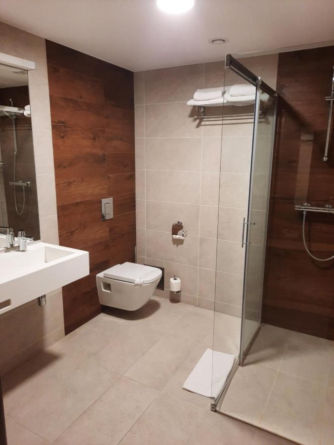 Zweibettzimmer mit Zustellbett