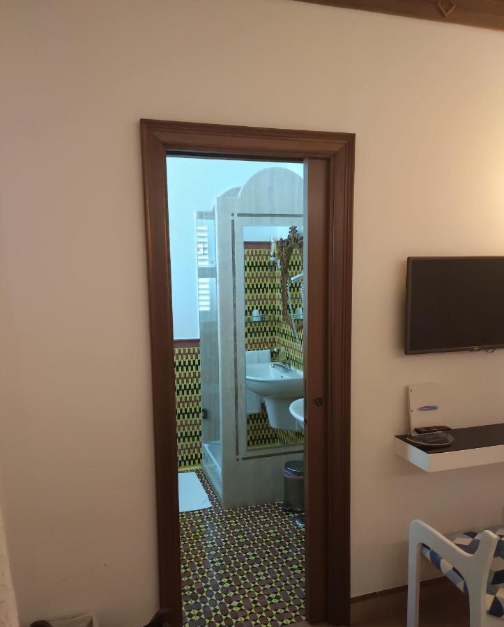 Connecting Room,1025668840:JPEG