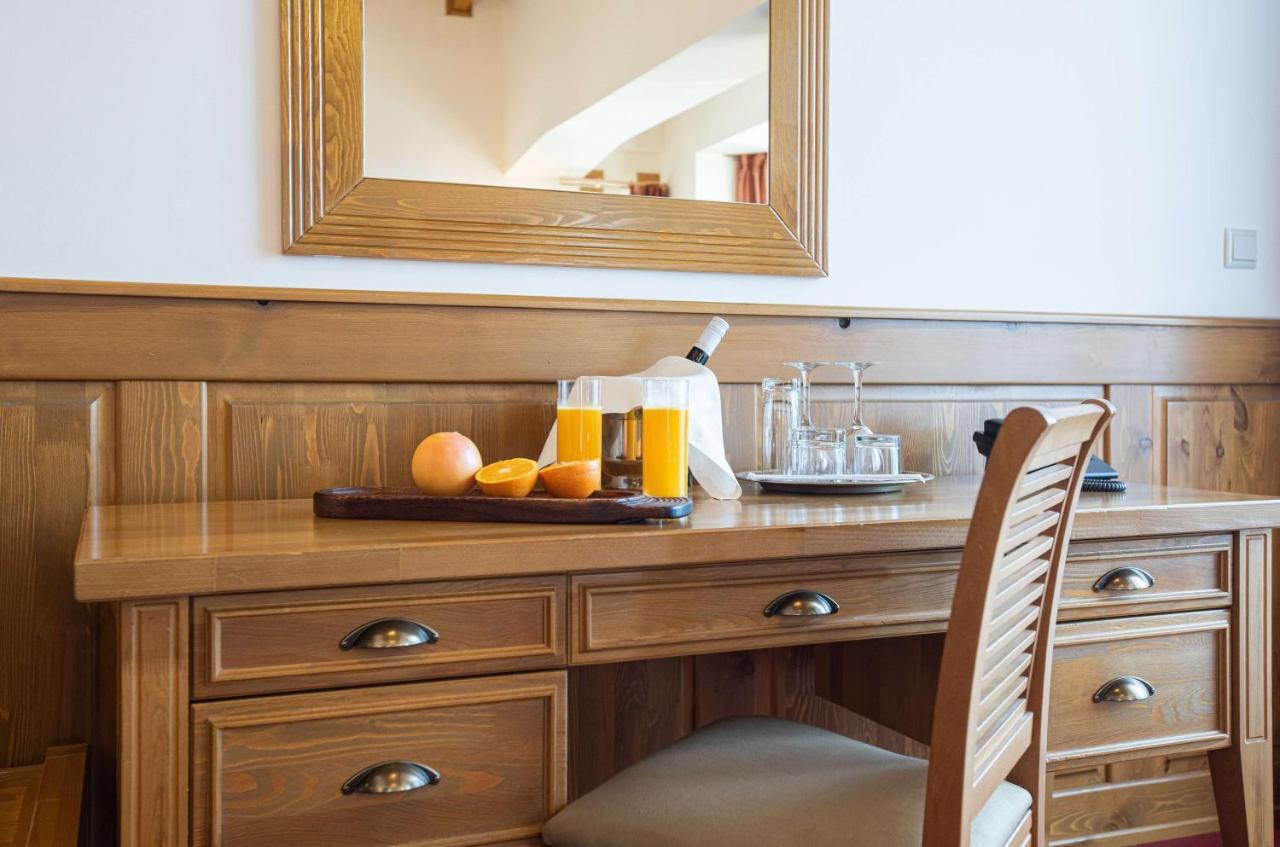 Two Connecting Double Rooms (2 Adults + 2 Children)