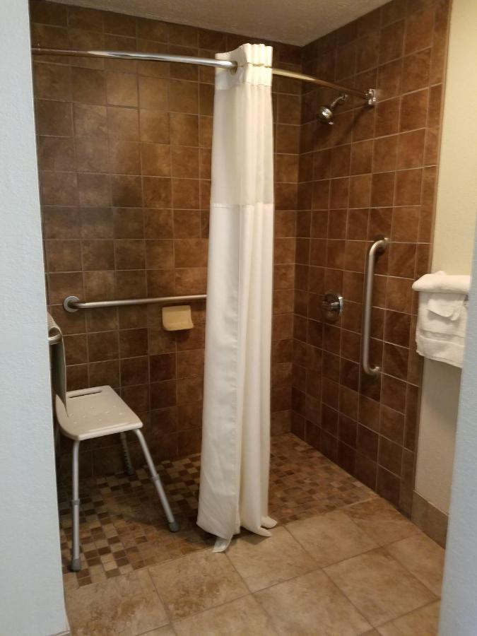 King Room - Accessible/Non-Smoking