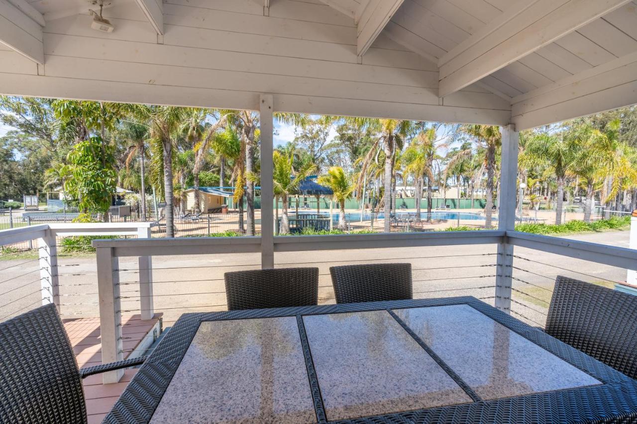 Deluxe Poolside Villa (2BR)
