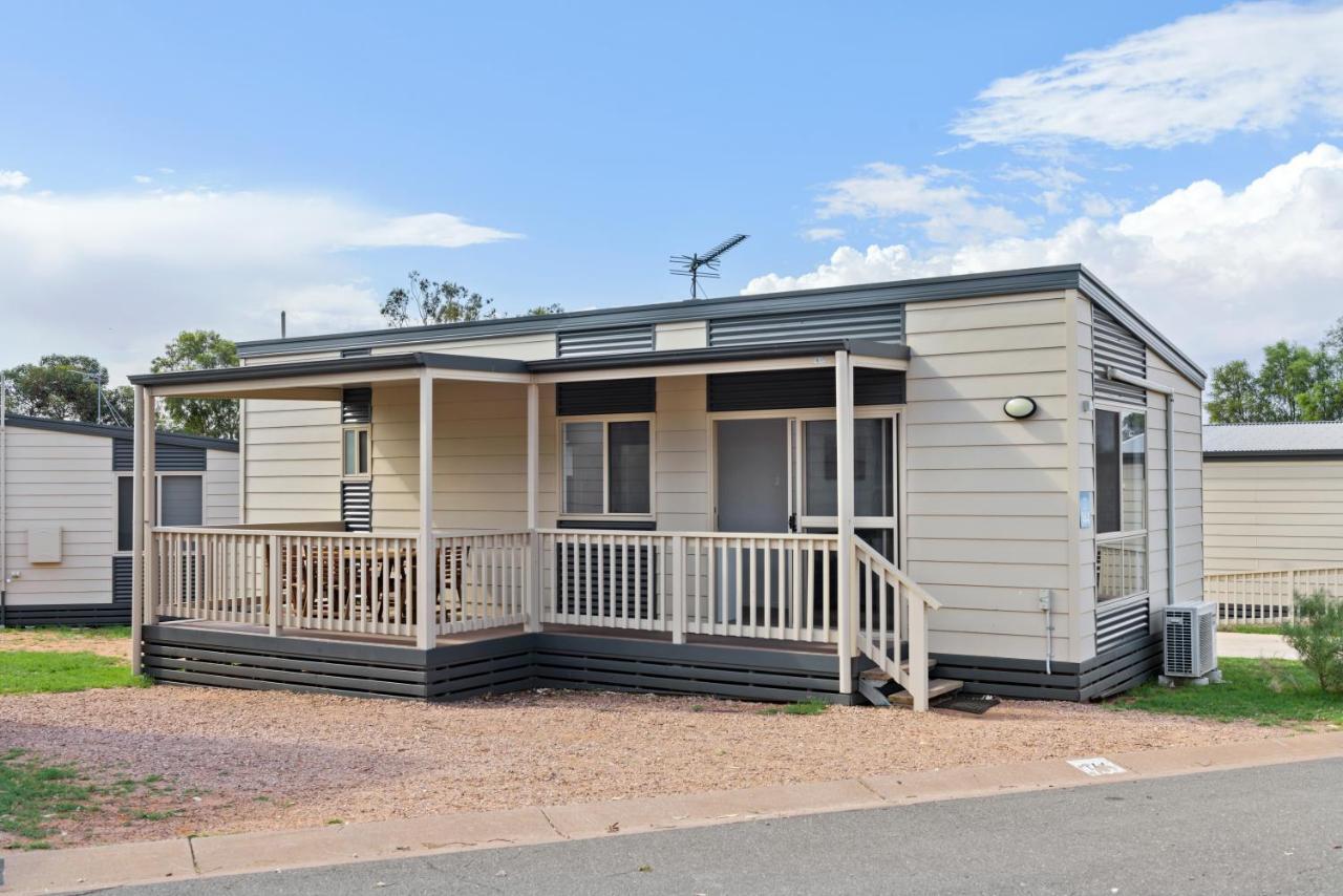 Deluxe 2 Bedroom Cabin - Sleeps 6