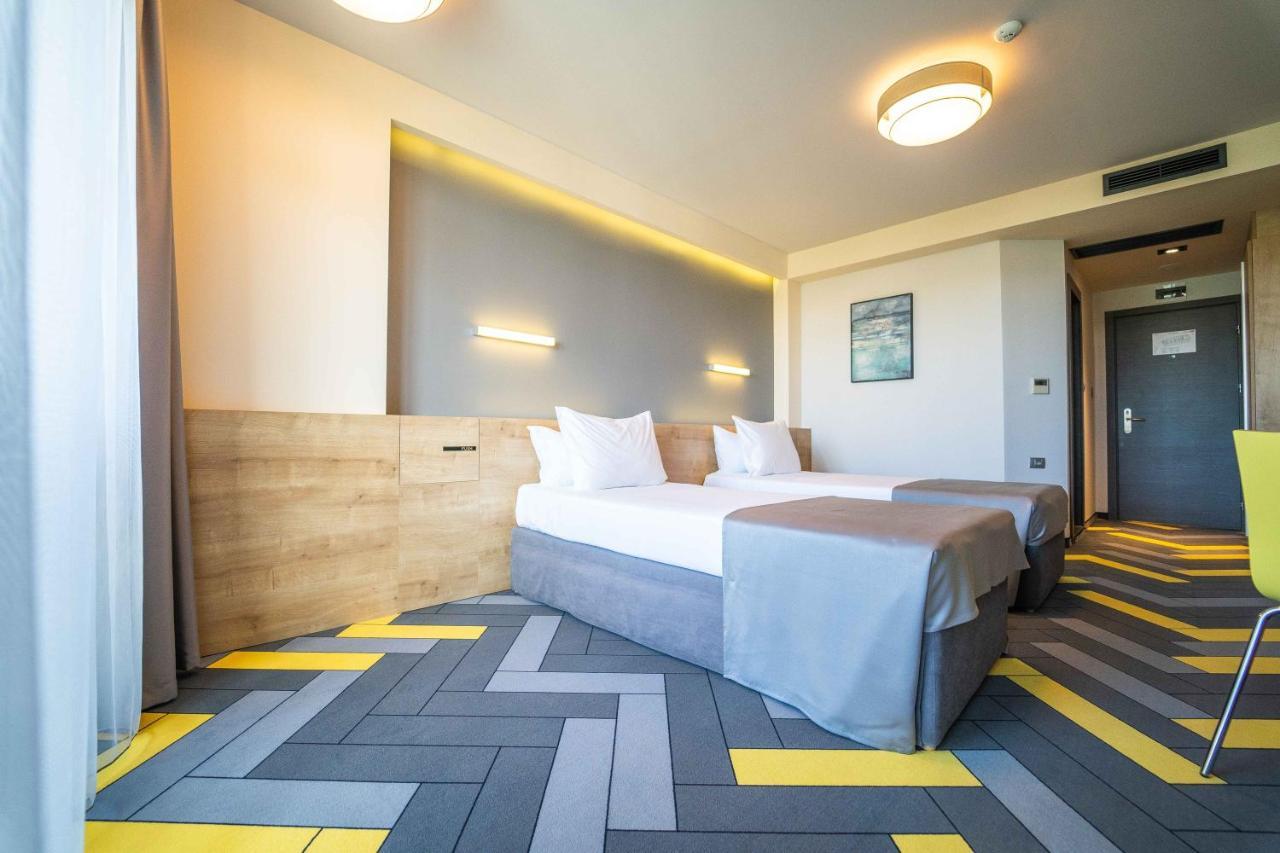Zweibettzimmer mit Balkon - kostenfreie Minibar und Parkplatz