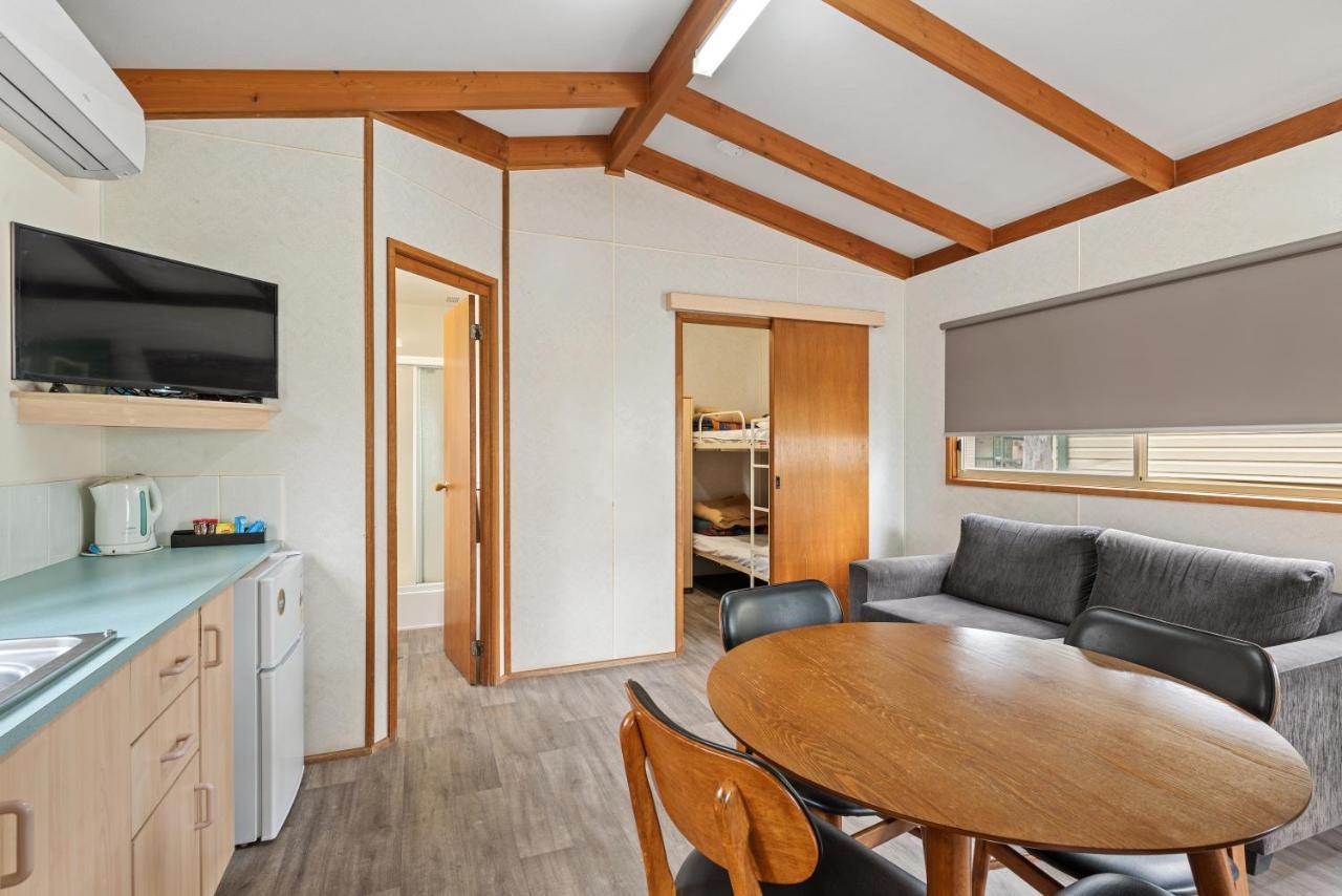 Economy 2 Bedroom Cabin - Sleeps 6