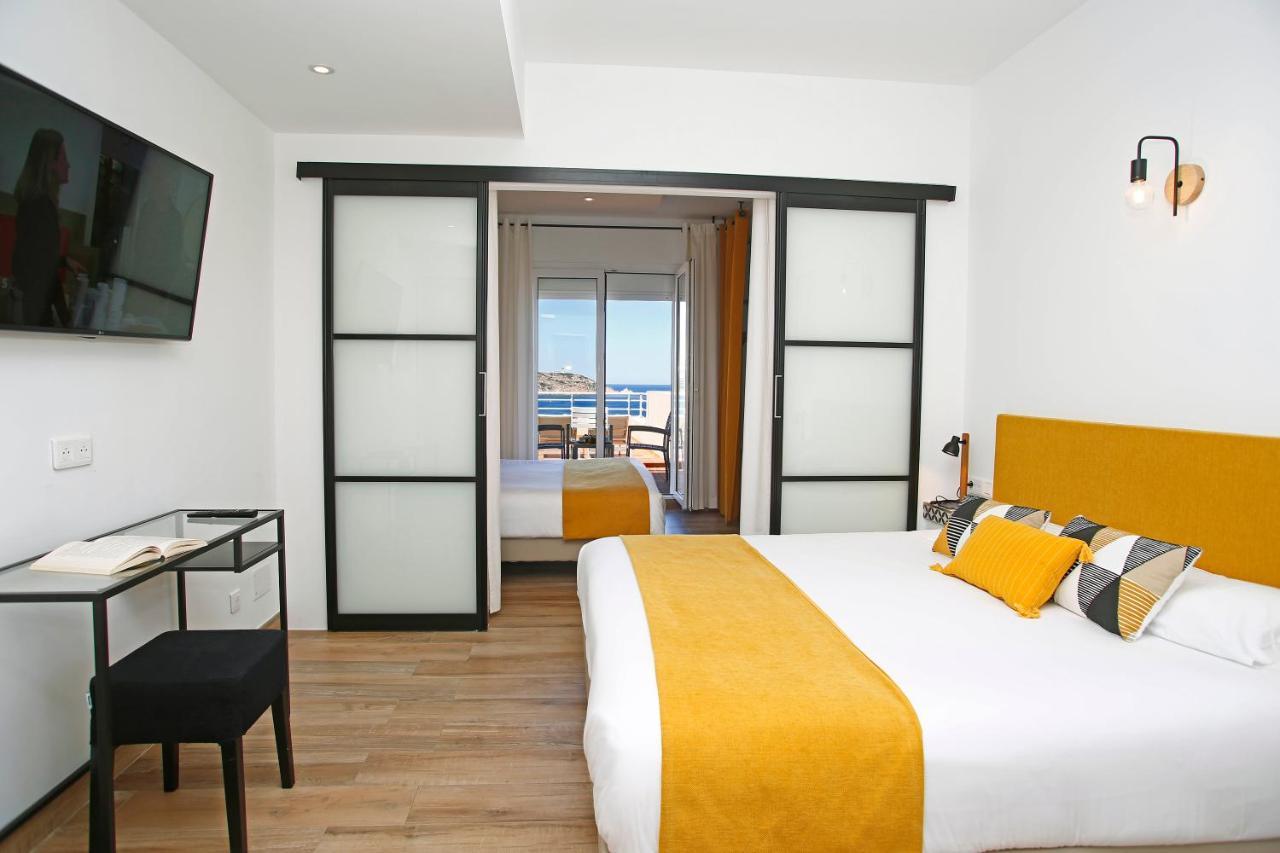 Panorama Vierbettzimmer mit Balkon und Meerblick