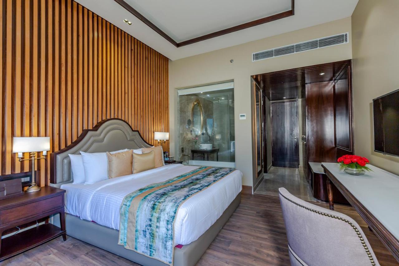 King Room with Mountain View