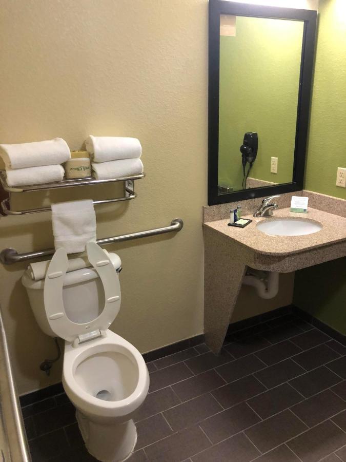 King Room with Accessible Tub - Accessible/Non-Smoking