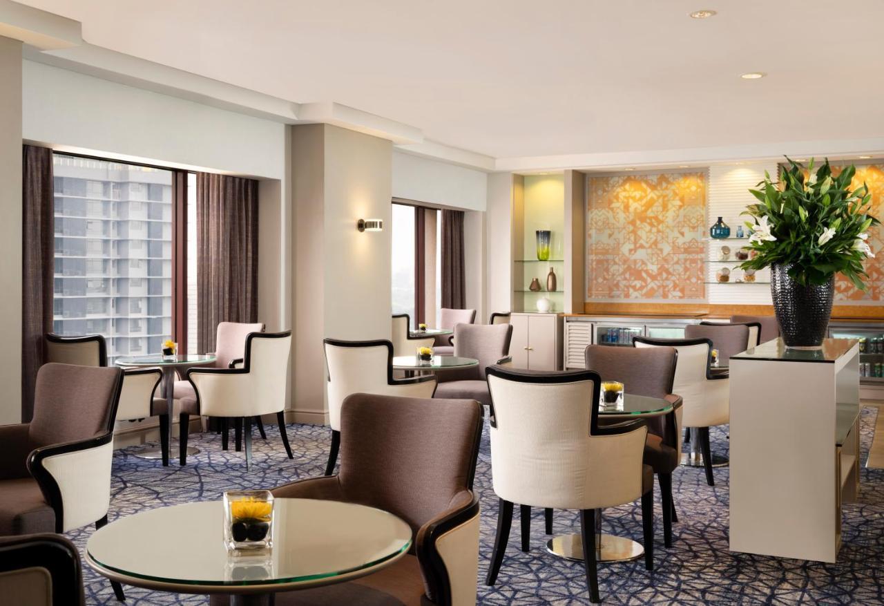 1 King Bed, City View, Club Lounge Access, 1-Bedroom Suite