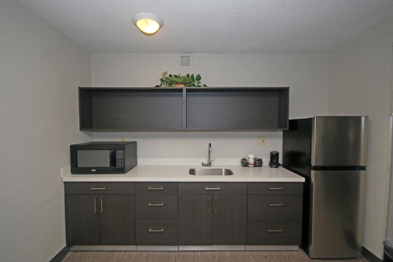 King Suite - Accessible/Non Smoking