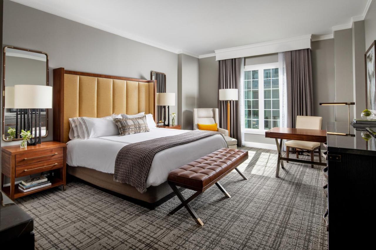 Zimmer mit Kingsize-Bett