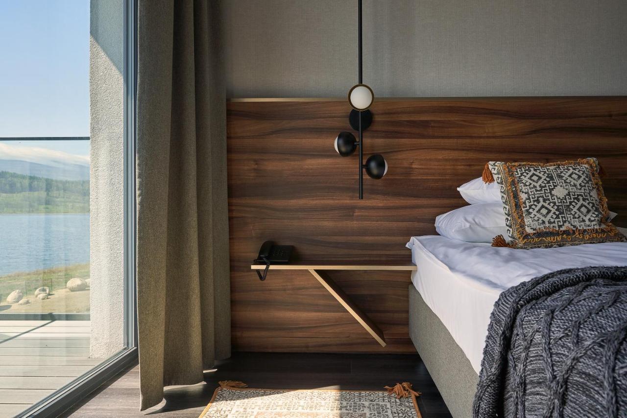 Comfort with a view on the lake and mountains