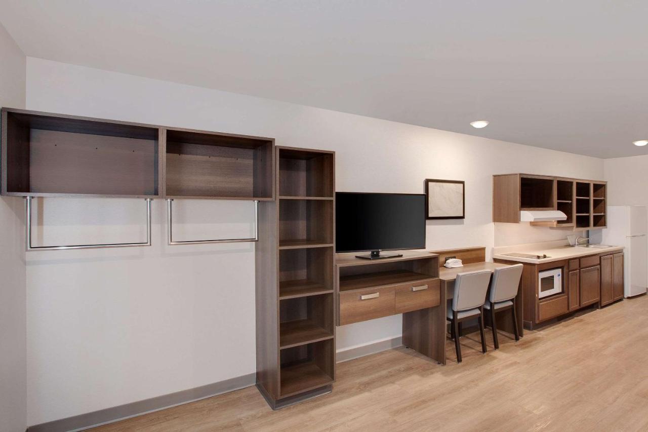 Queen Room  with Roll-In Shower - Disability Access/Non-Smoking