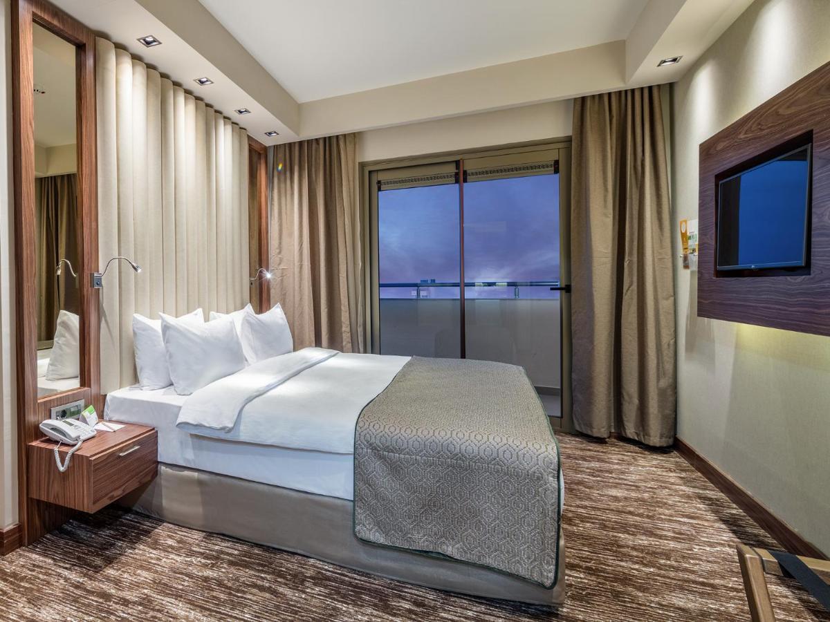 Standard Queen Room with View - Top Floor