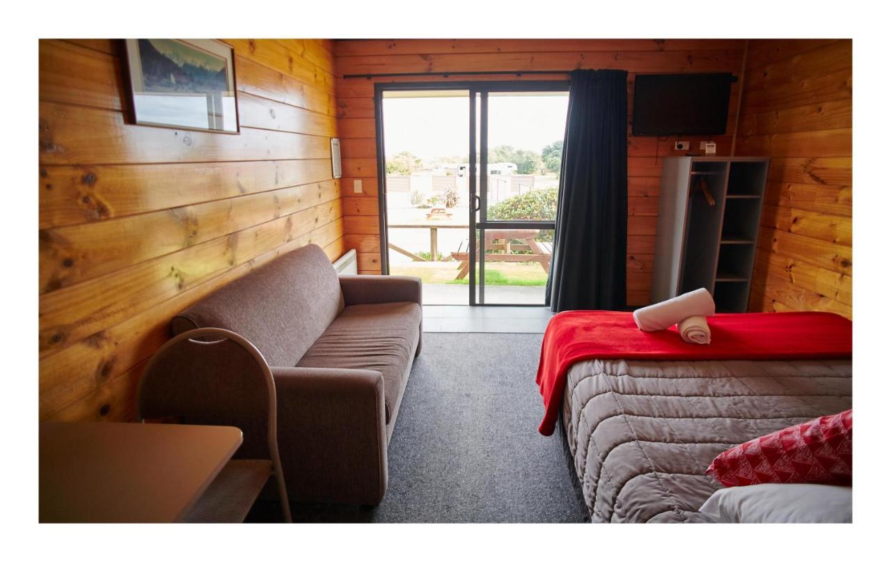 Queen Studio Private Bathroom