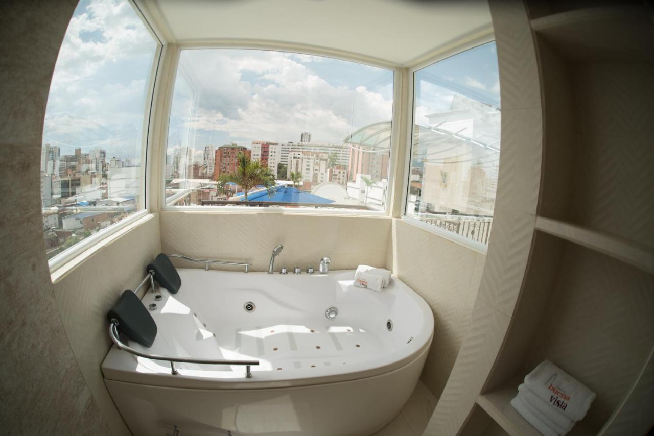 Deluxe Suite Spa Bath,1742755529:JPEG