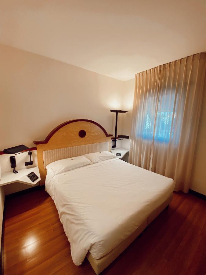 Standard King Room,1218365470:JPEG