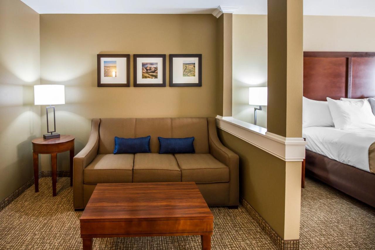 King Suite Accessible or Non-Smoking