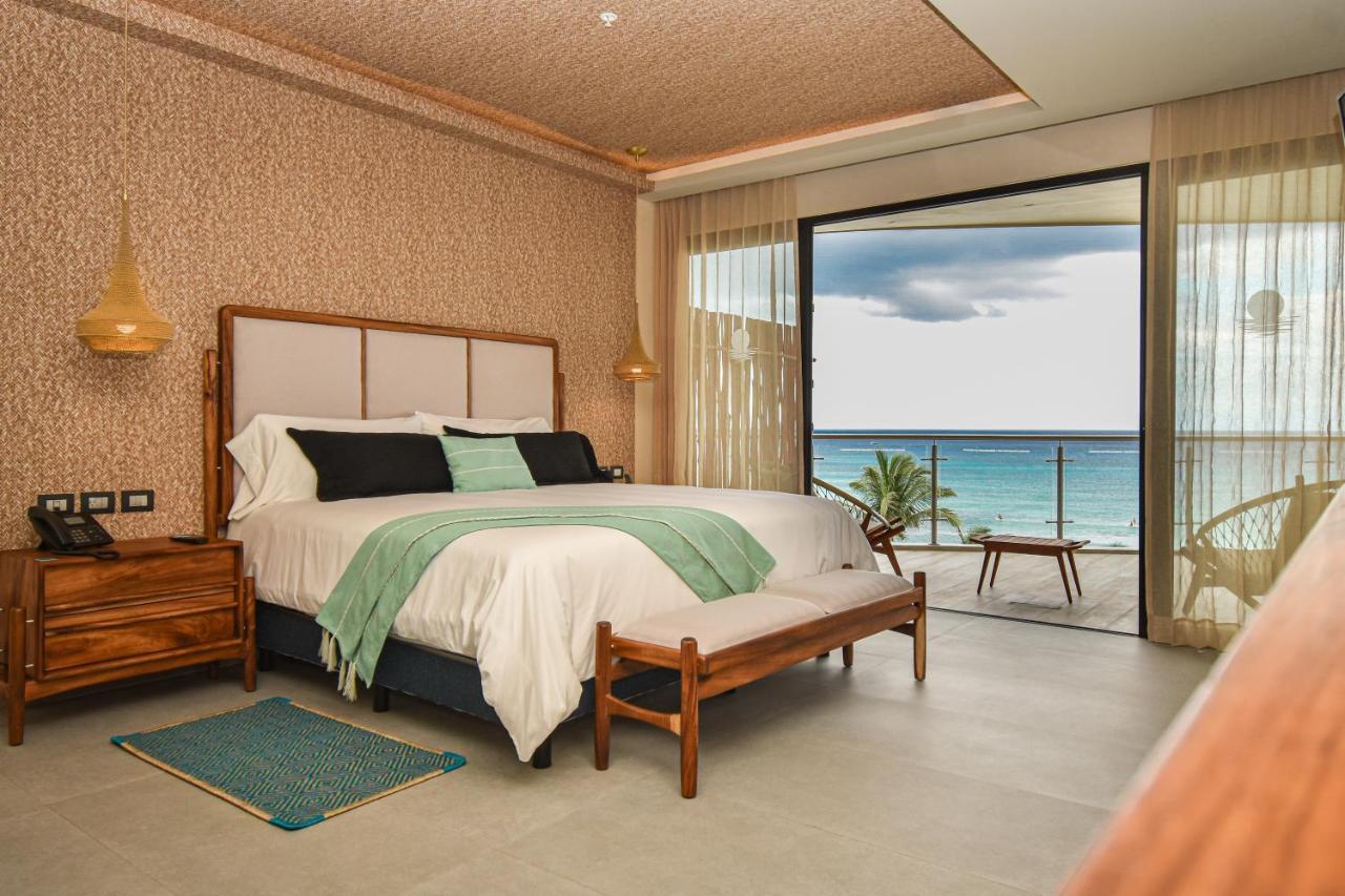 Deluxe Oceanfront,1094412360:JPEG