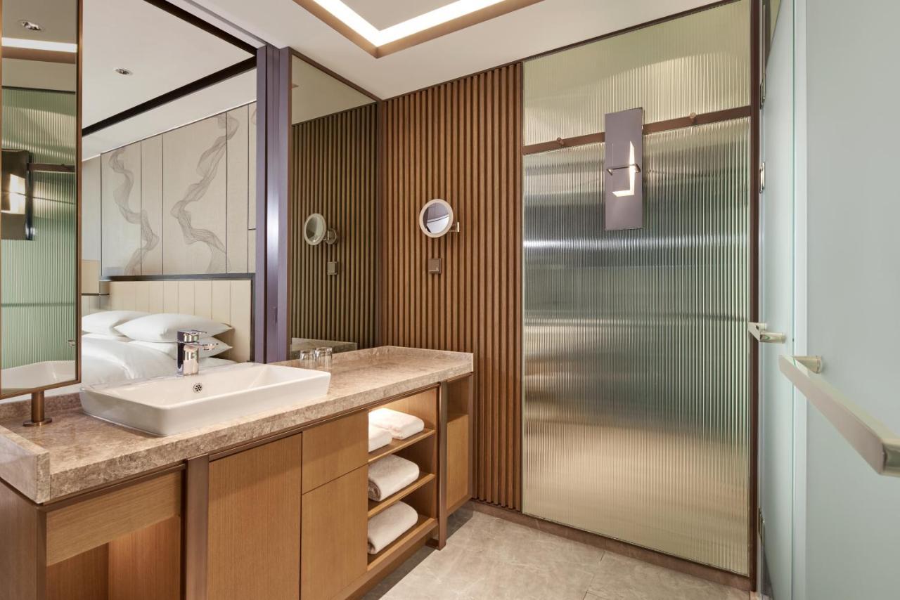 Premium King Room - Club Lounge Access