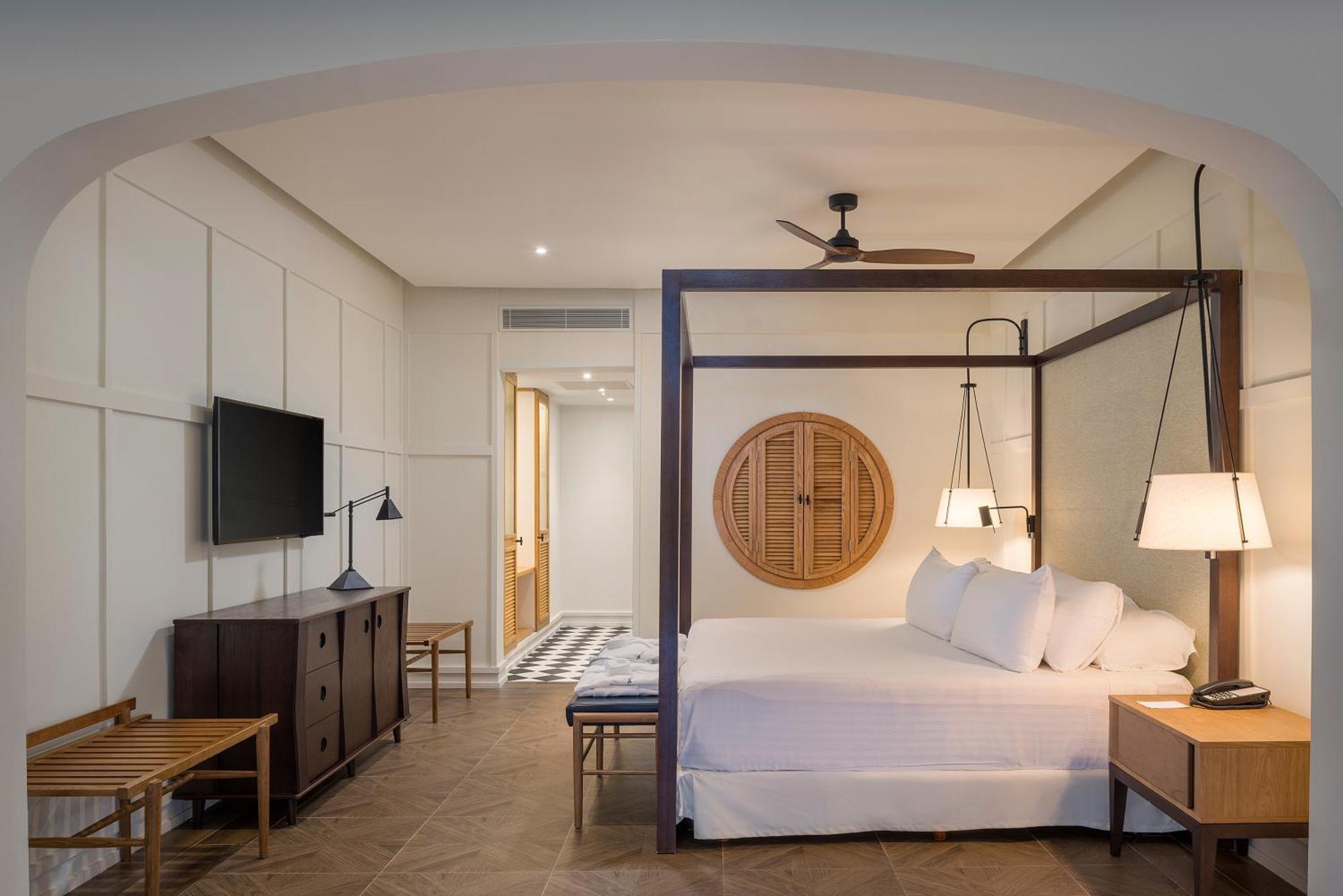 Privilege Royal Master Suite Ocean Front Single