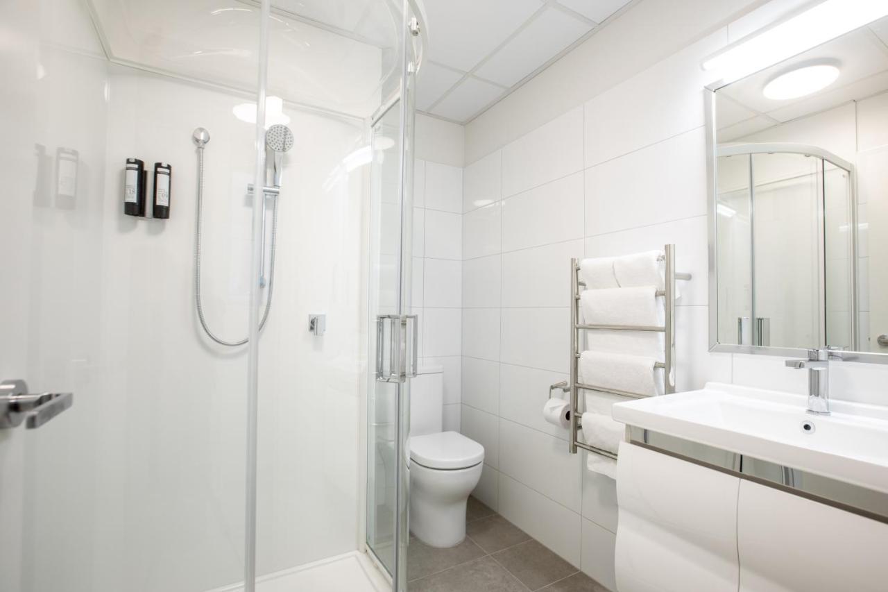 Petite Two Bedroom Apartment - King and Double or Double and 2 single beds