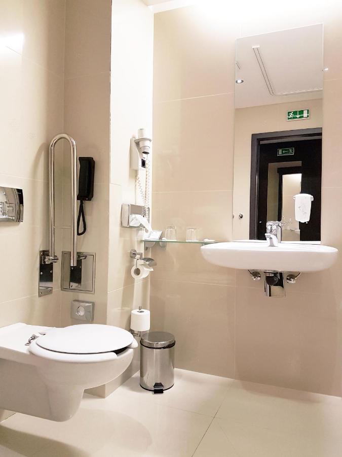 Standard King Room - Disability Access