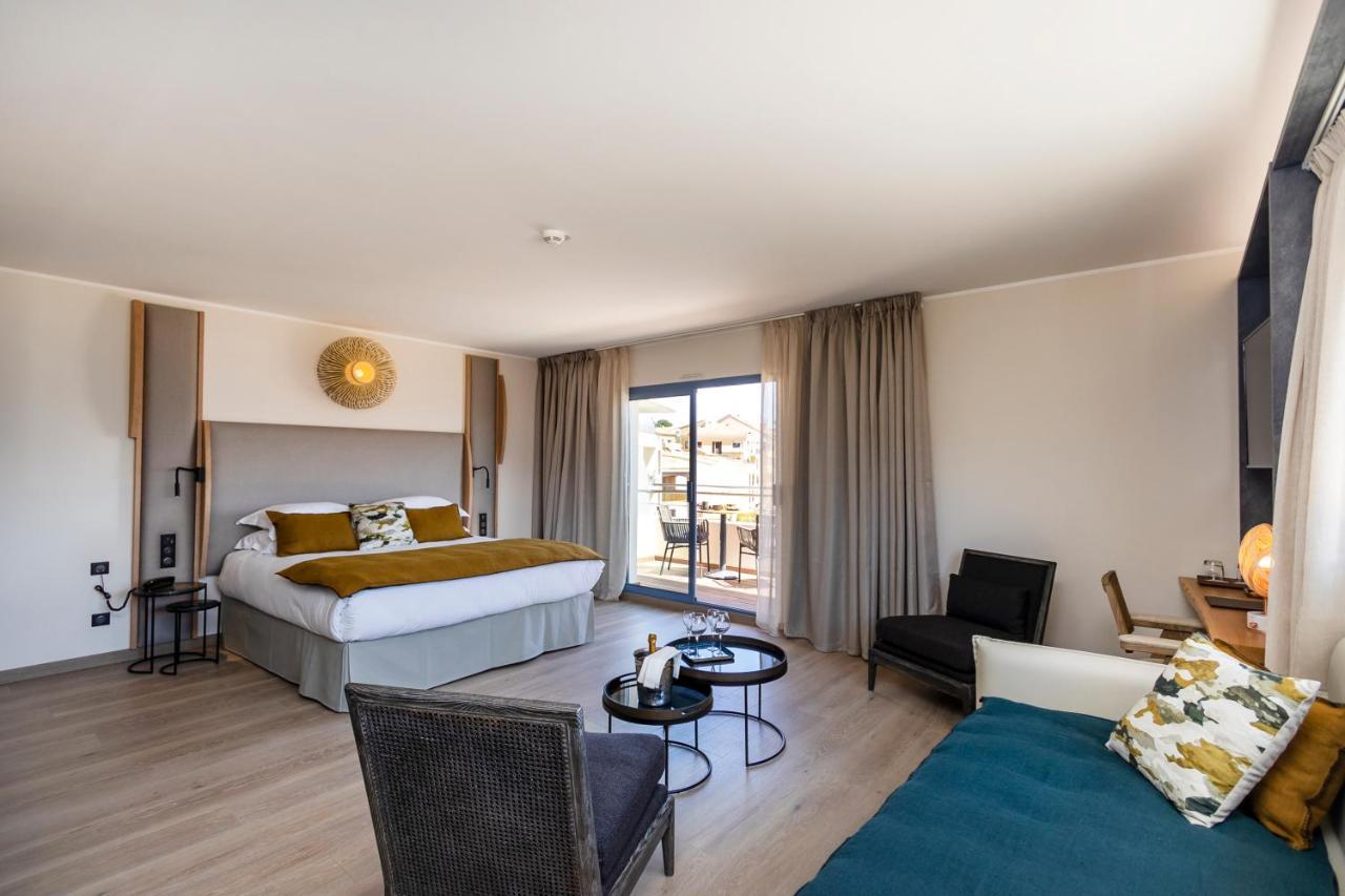 Suite with Hot Tub