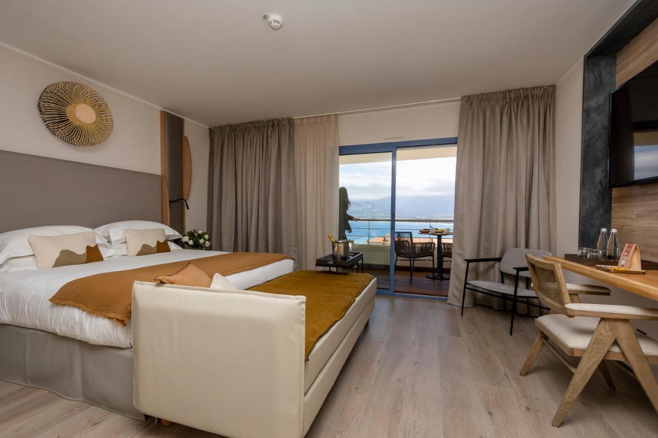 Suite with Hot Tub