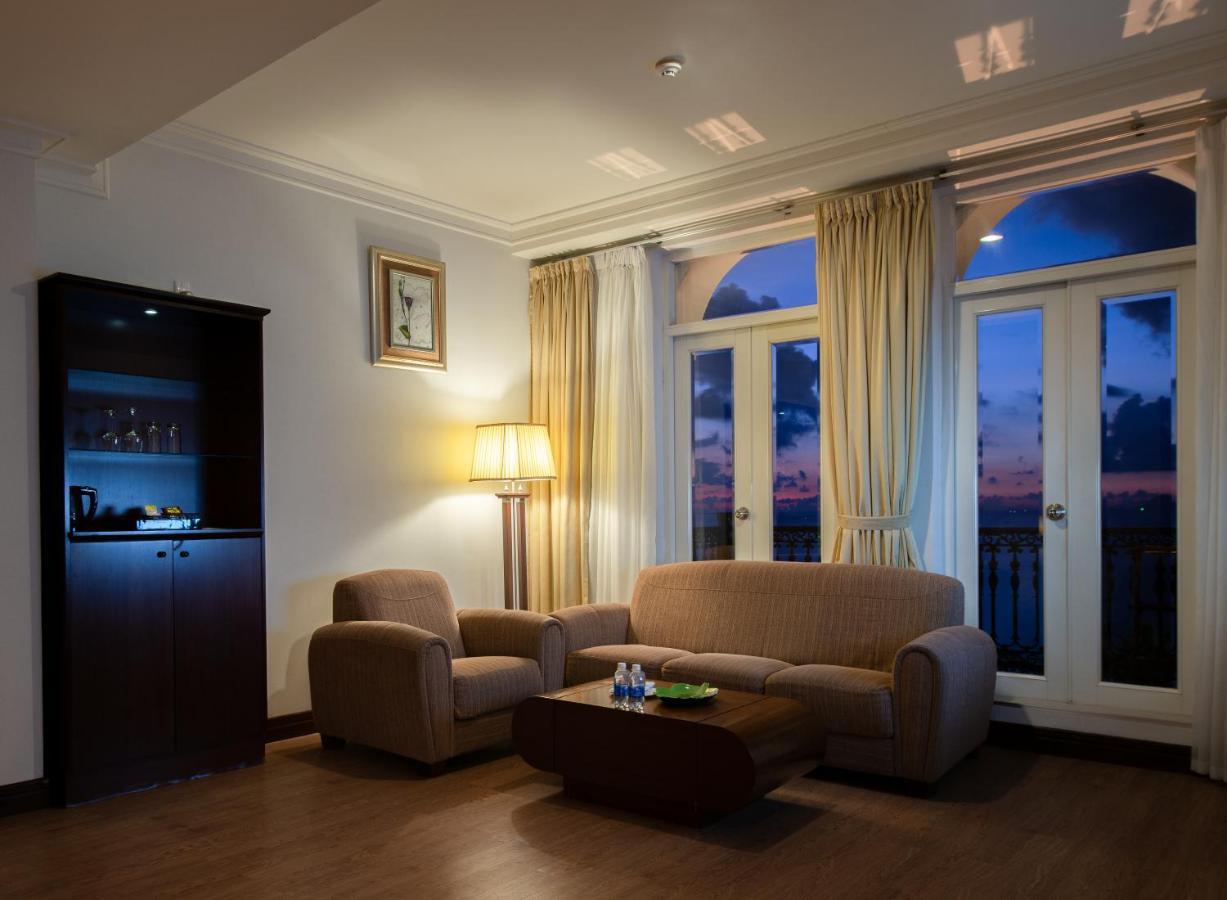 Premium Ocean Twin with Balcony | Indoor Jacuzzi