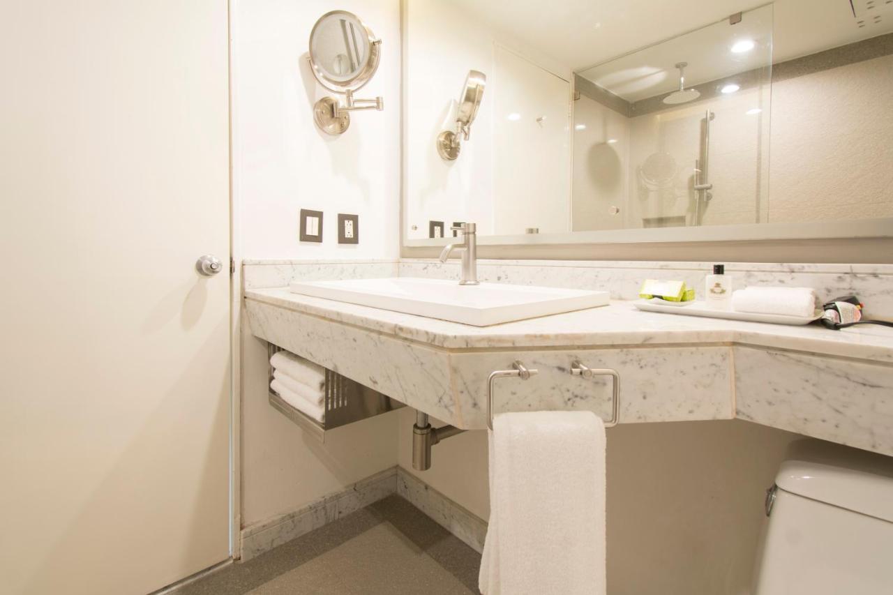 Luxury King Suite,1174327377:JPEG
