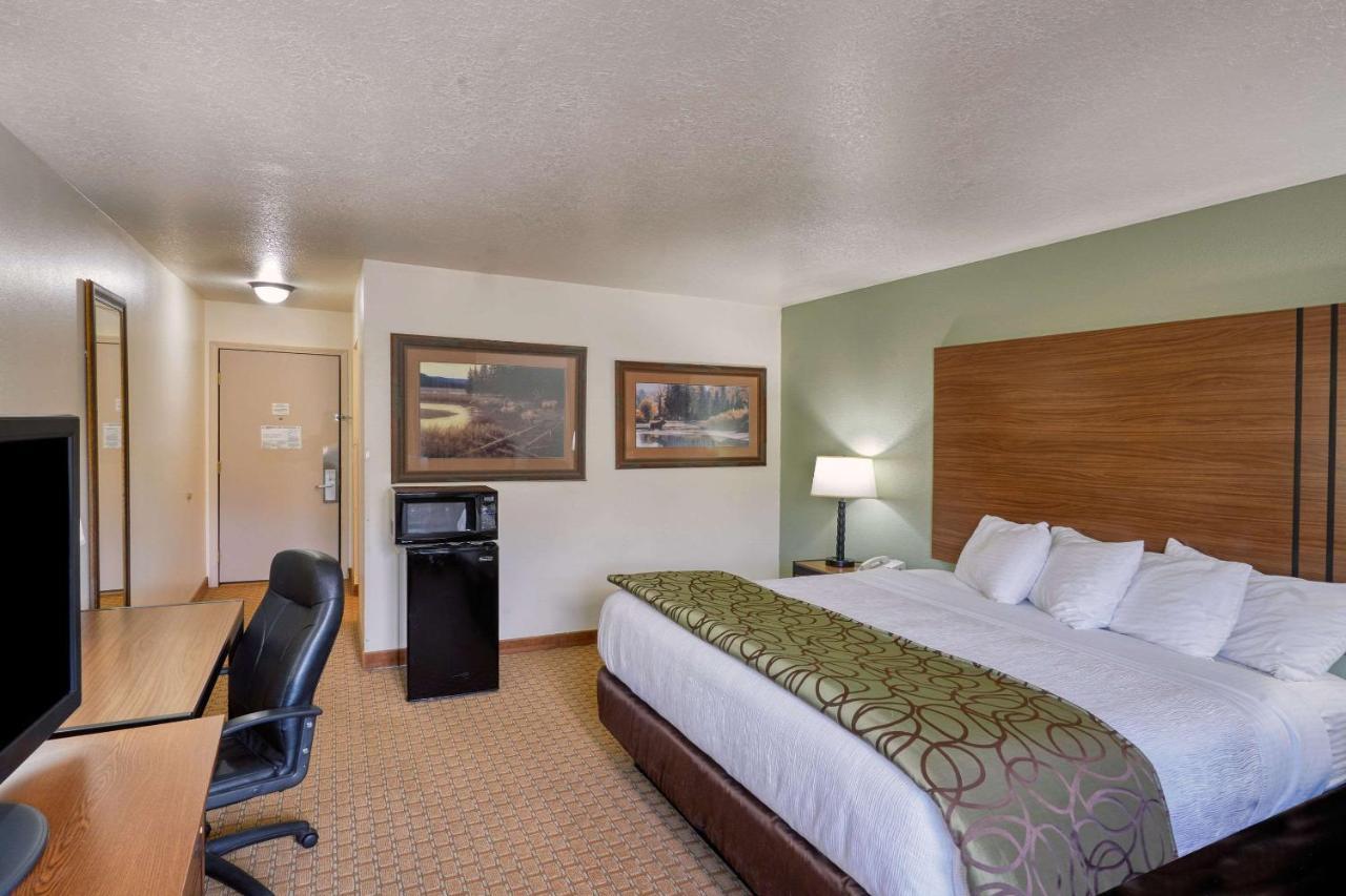 King Room with Mountain View - Non-Smoking