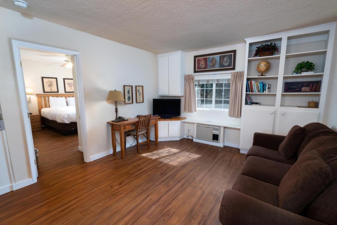 Deluxe King Suite