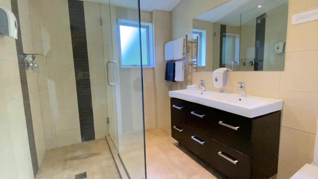 Deluxe Two-Bedroom Apartment (5 Adults)