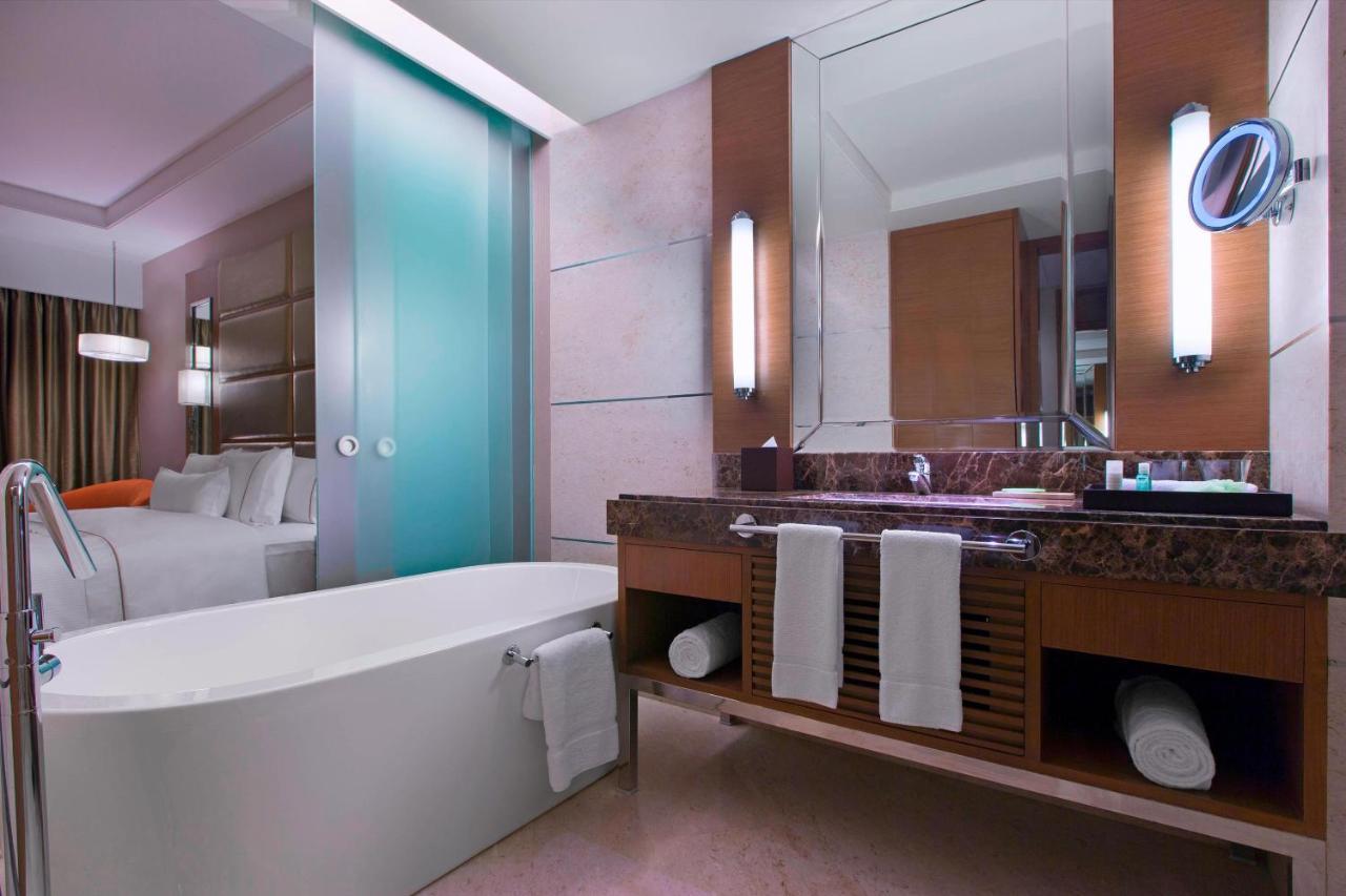 Executive King Guest Room with Executive Lounge Access