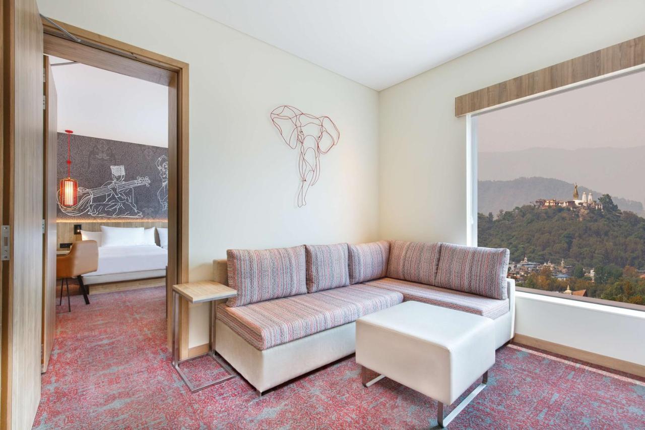 Executive Suite with One-way Airport Transfer, 15% disc on Food, Soft Beverages & Laundry