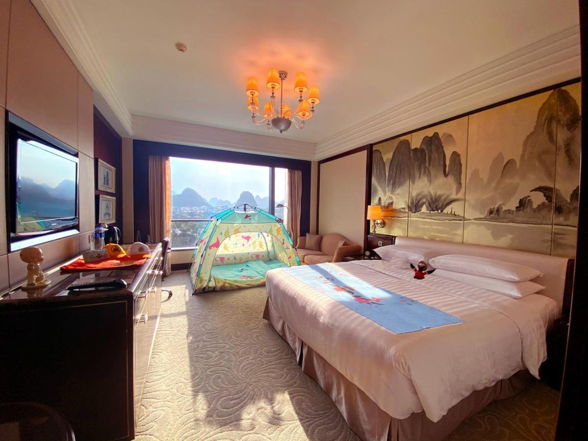 Summer Camp -Deluxe Room (Book at least 1 day in advance: One time afternoon tea + kids activities + 60-minute photo shooting + one tent)