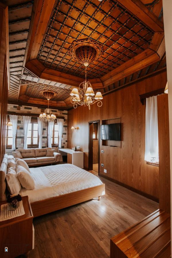 Deluxe Queen Suite