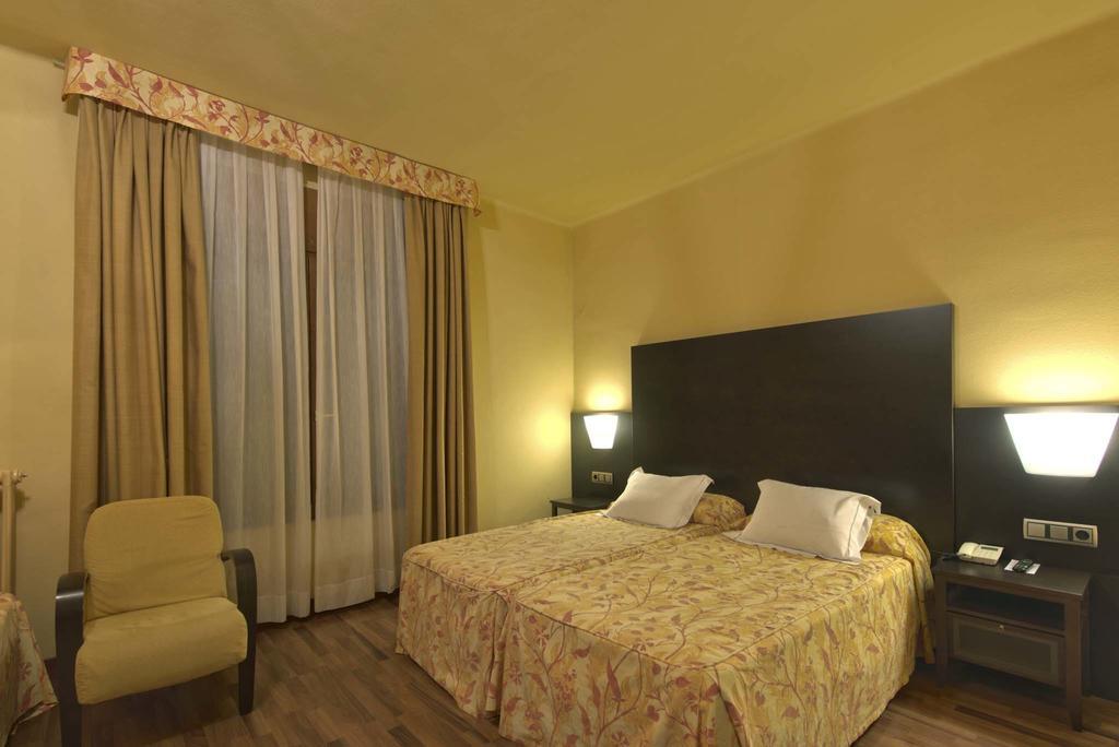 Triple room with fan