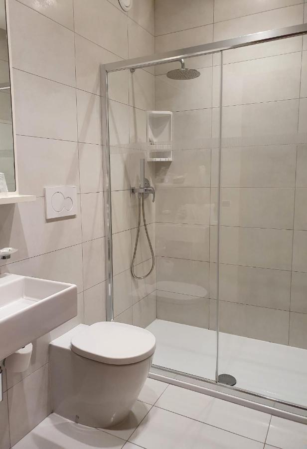 Twin Room,1216378462:JPEG