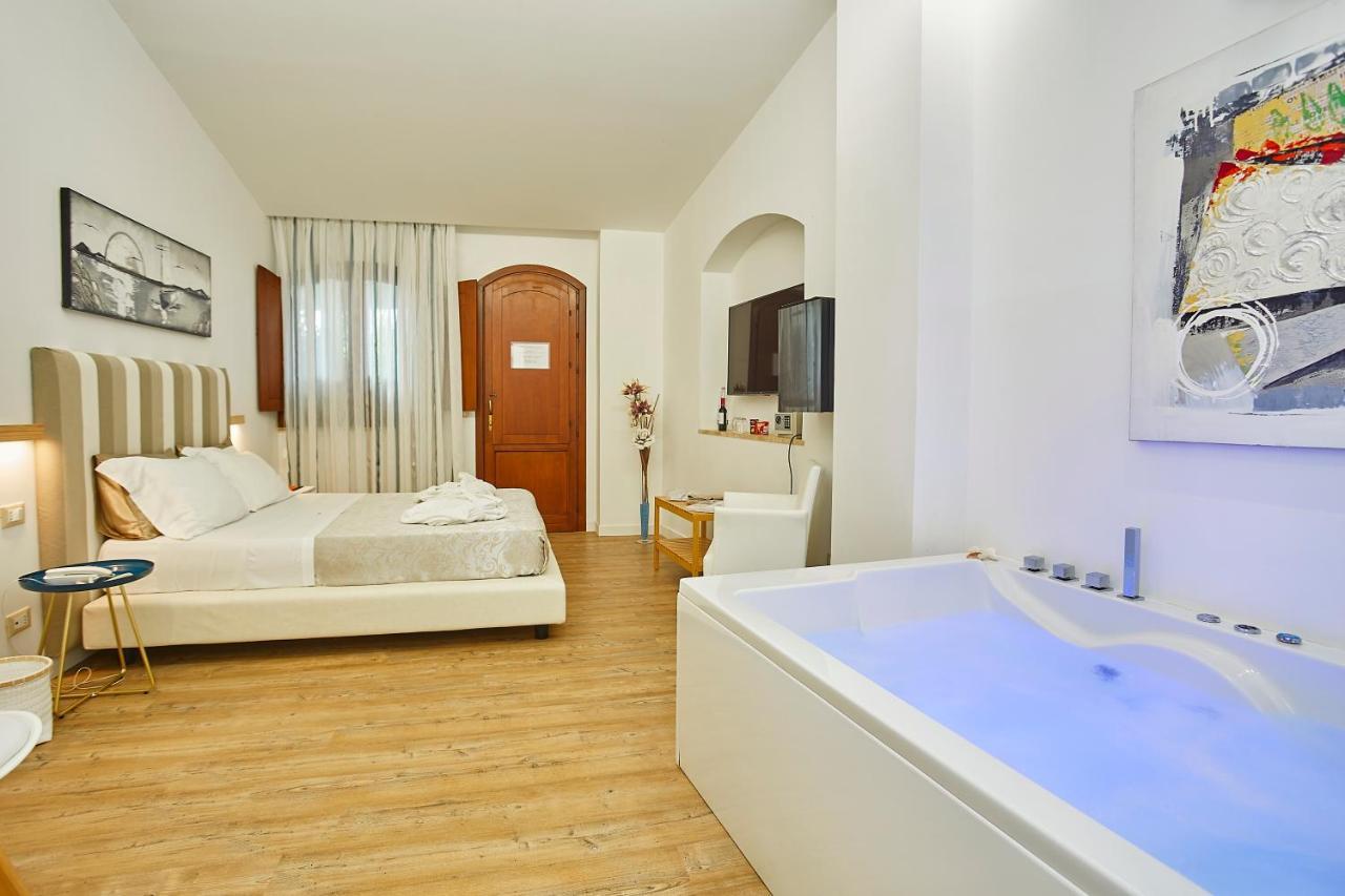 Superior Double Room Jacuzzi,1130142486:JPEG