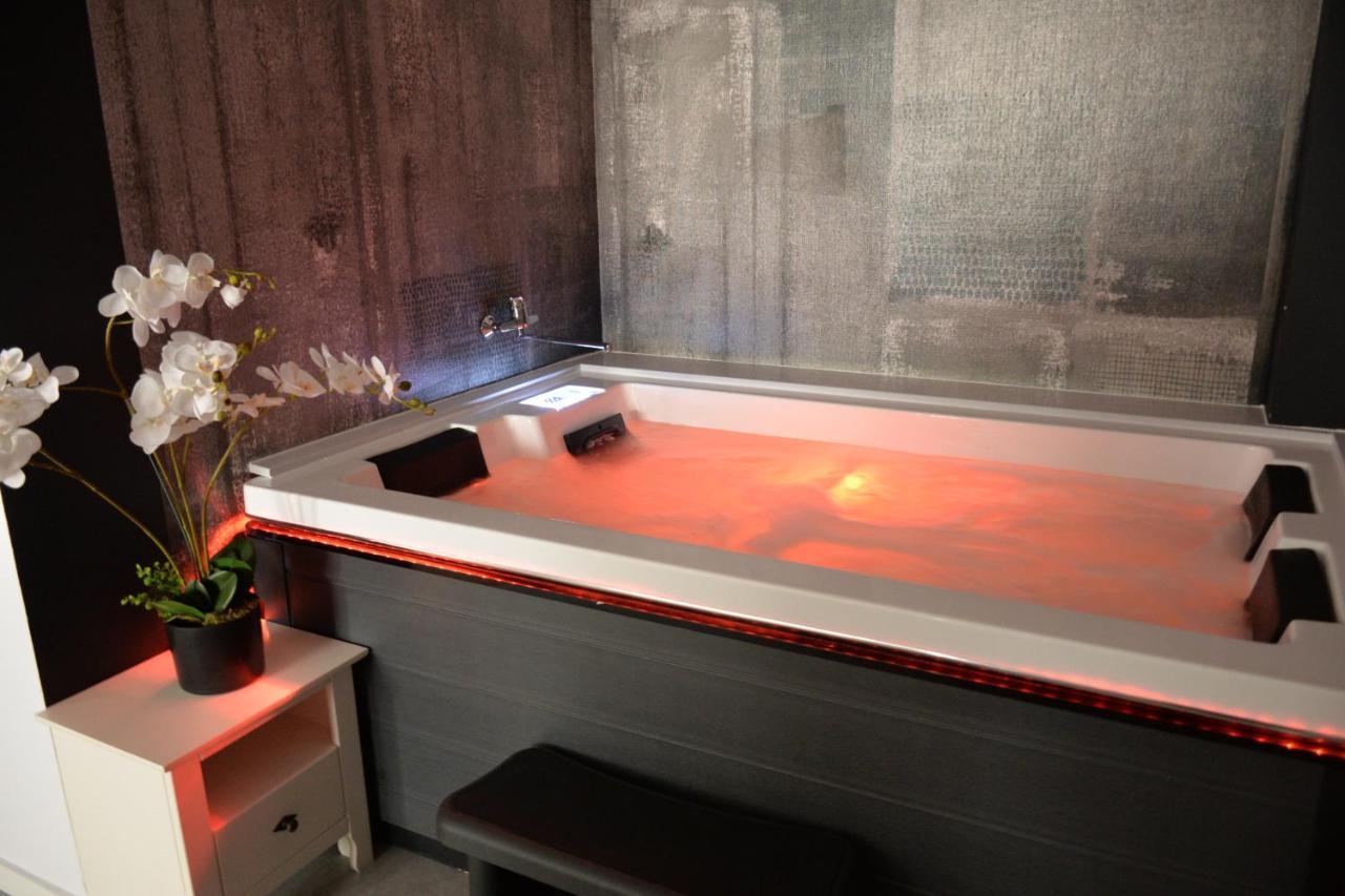 Spa Suite jacuzzi & sauna