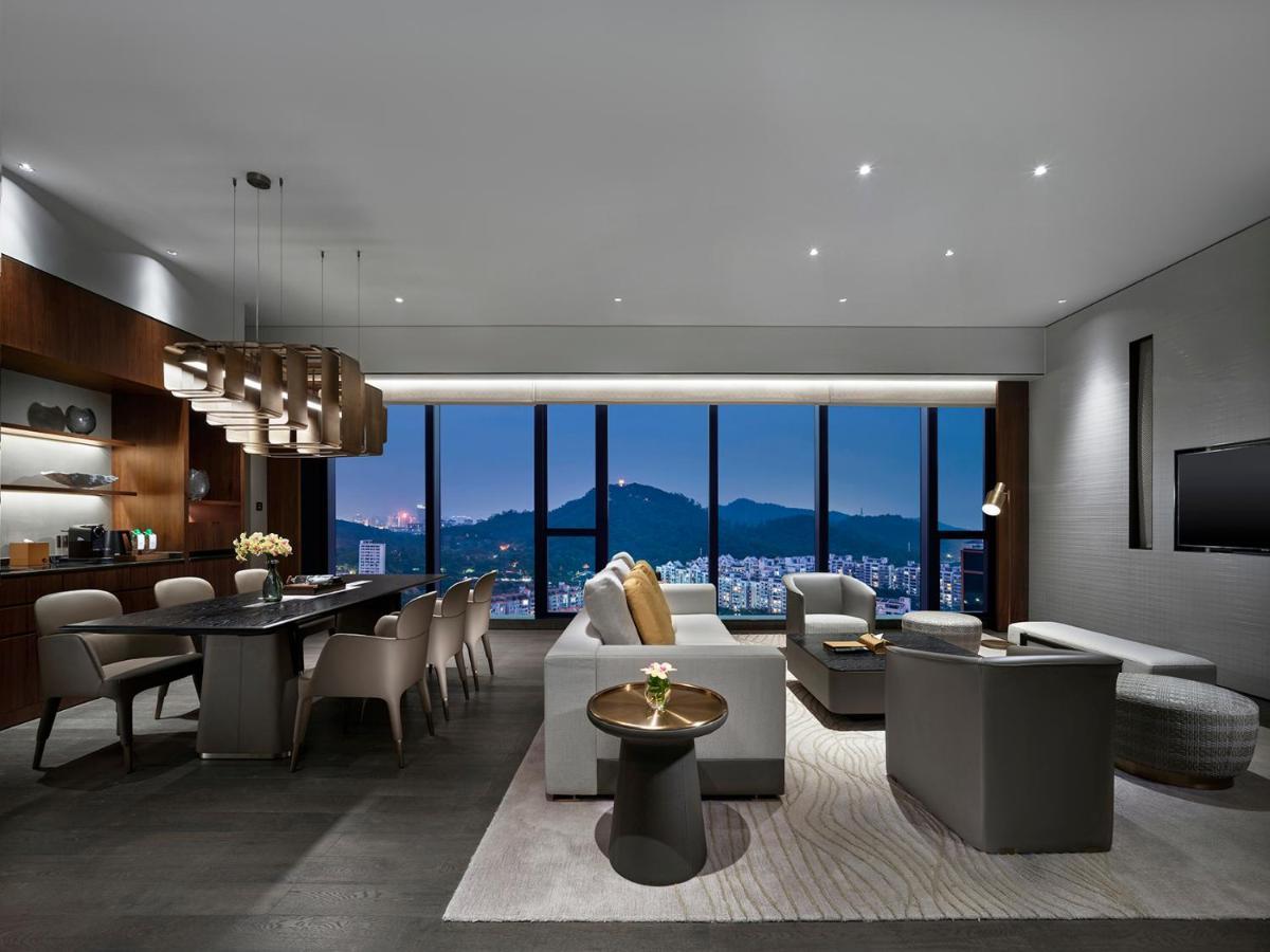 One-Bedroom Suite with Mountain View