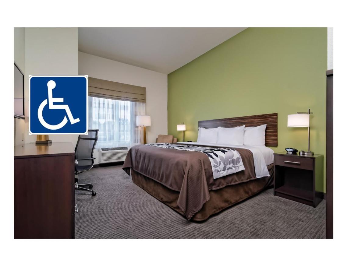 1 King Bed, Nonsmoking, Accessible, Accessible Tub